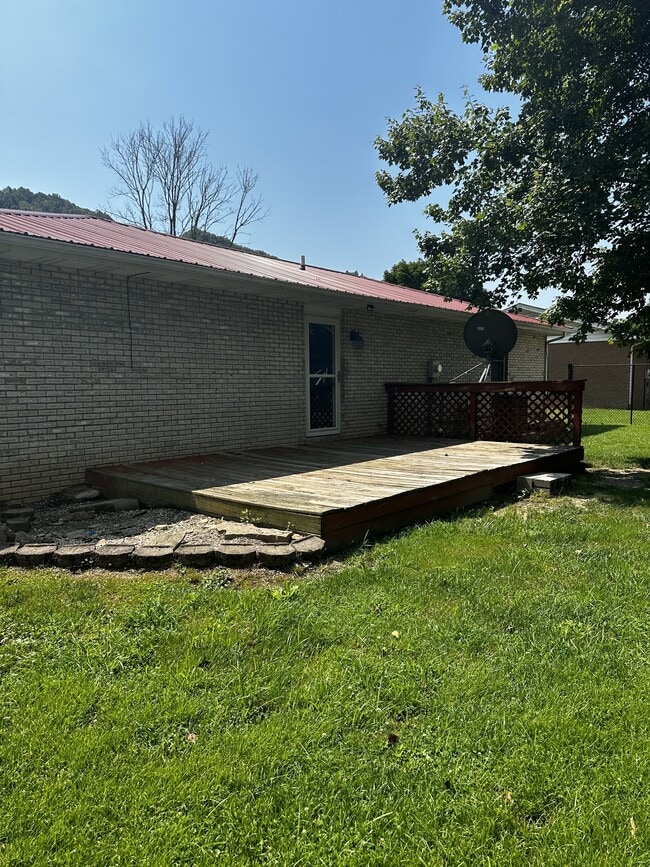 Building Photo - 224 Maher Dr