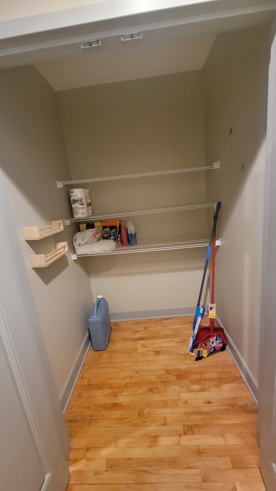 Building Photo - 125 N. Dargan Street, 2G