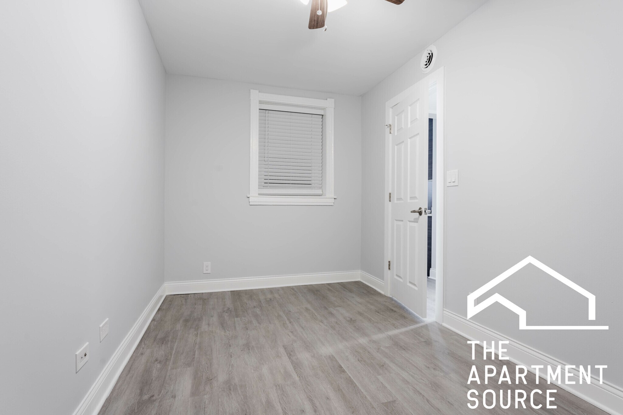 Building Photo - 2647 N Sacramento Ave