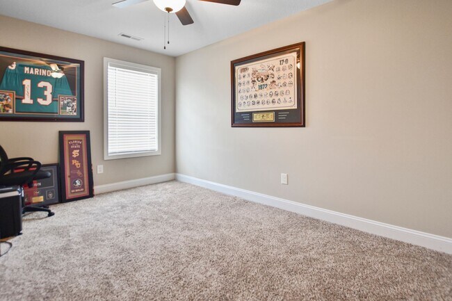 Building Photo - Pet Friendly Three Bedroom!