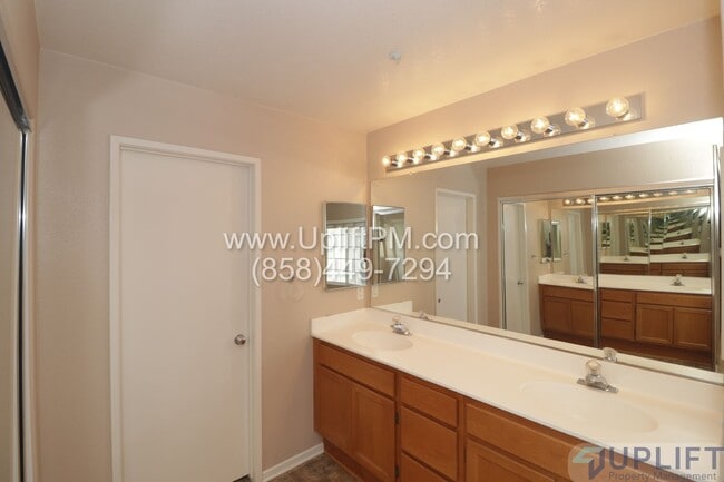 Building Photo - 3 Bedroom 3 Bathroom 2 story home in Ramona!