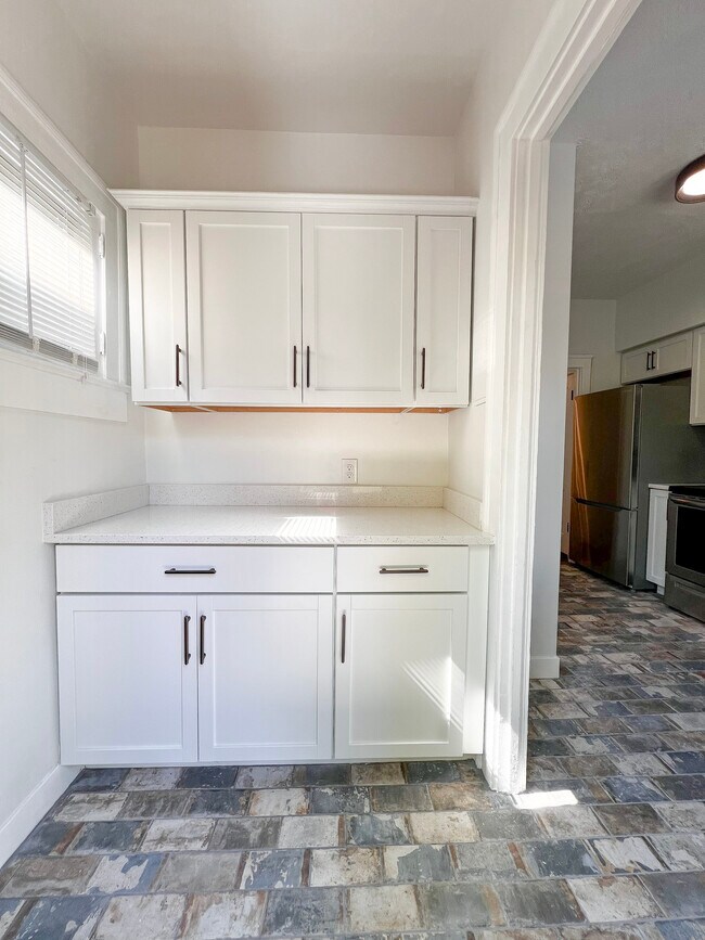 Building Photo - 4813 N College Ave