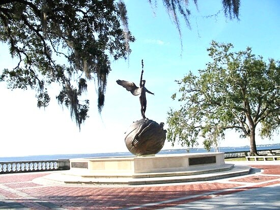Memorial Park close by on St Johns River - 2243 Gilmore St