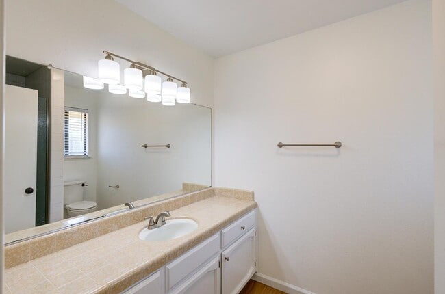 Building Photo - 1067 W Sierra Ave