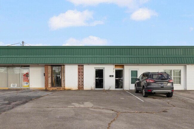 Building Photo - 2908 Bloomingdale Rd