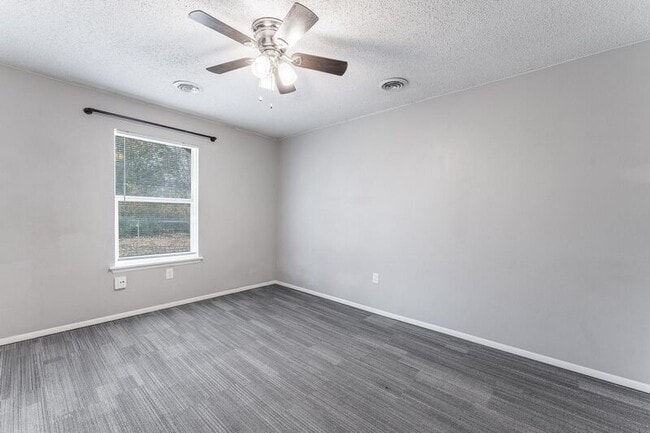 Building Photo - 2316-2318 Raven Ln