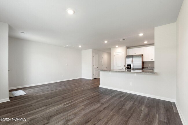 Building Photo - 3121 Lobelia Ln