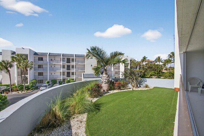 Building Photo - 1300 Jimmy Buffett Mem Hwy