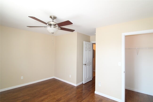 Building Photo - 643 Country Heights Dr