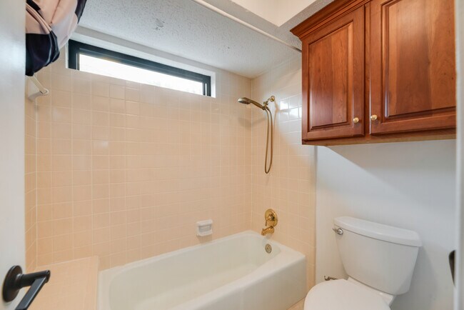 Building Photo - 2605 Glenhaven Dr