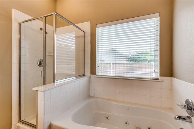 Building Photo - 5913 Dustin Trl
