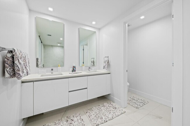 Building Photo - 730 N Ocean Blvd