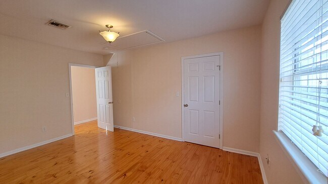 Building Photo - 2300 Gravier St