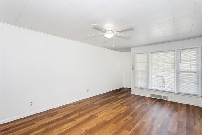 Building Photo - Newly Remodeled 2 Bedroom Home
