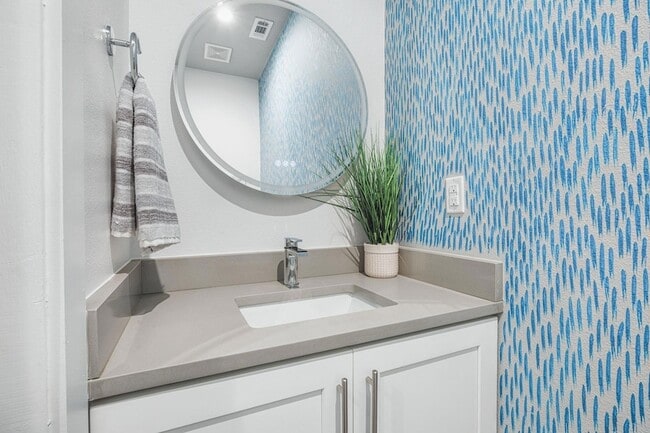 Building Photo - 1218 Eleanor St