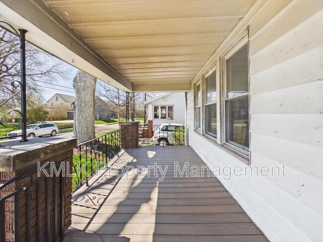 Building Photo - 429 Lovisa St