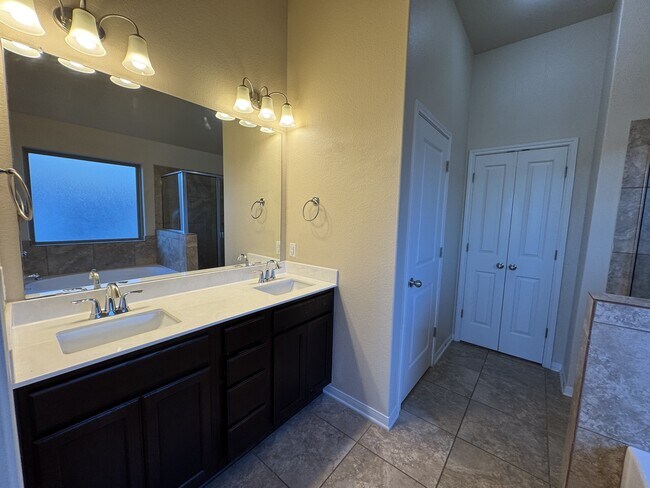 Building Photo - 5607 Markham Dr