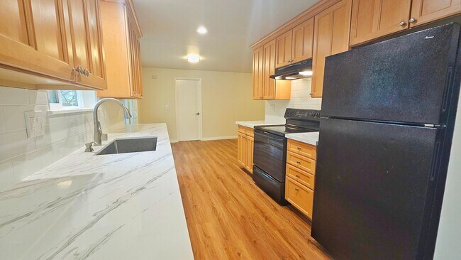 Building Photo - Beautifully Remodeled 3 Bed 2 Bath Rambler in Eastgate, Bellevue