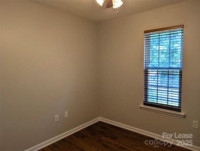 Building Photo - 9935 Redbud Tree Ct