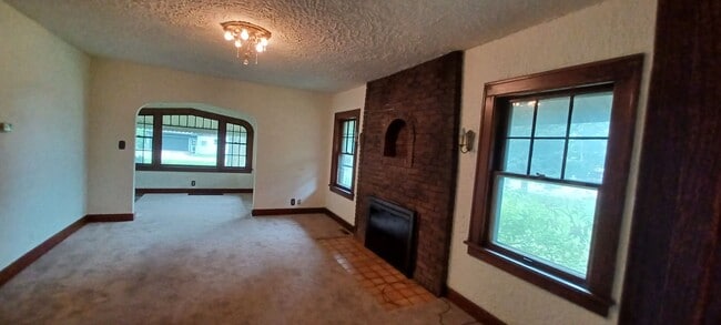 Building Photo - New Paris 2 bedroom house