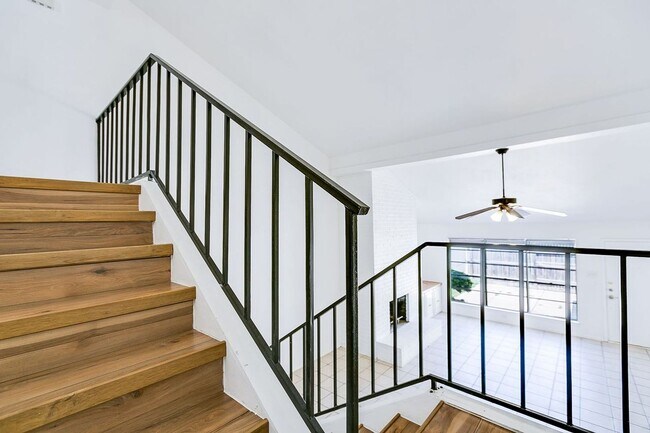 Building Photo - PAY NO SECURITY DEPOSIT! Beautiful Spaciou...