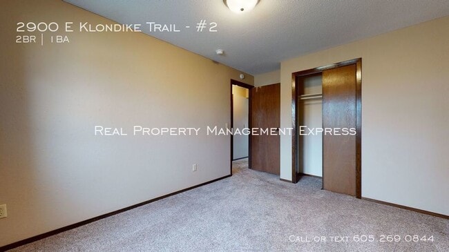 Building Photo - 2900 E Klondike Trail