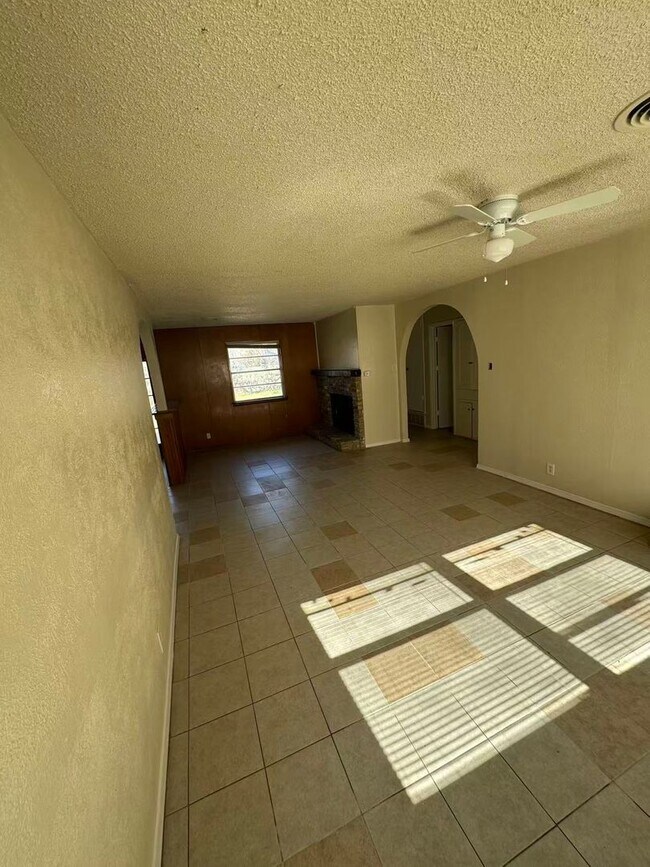 Building Photo - Beautiful 3 Bedroom House in Dallas