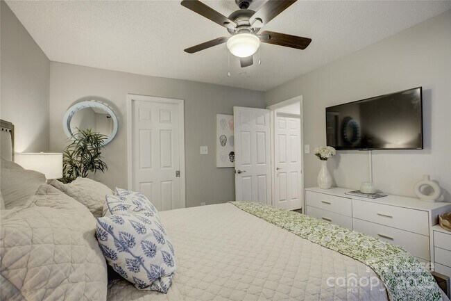 Building Photo - 2506 Cranbrook Ln