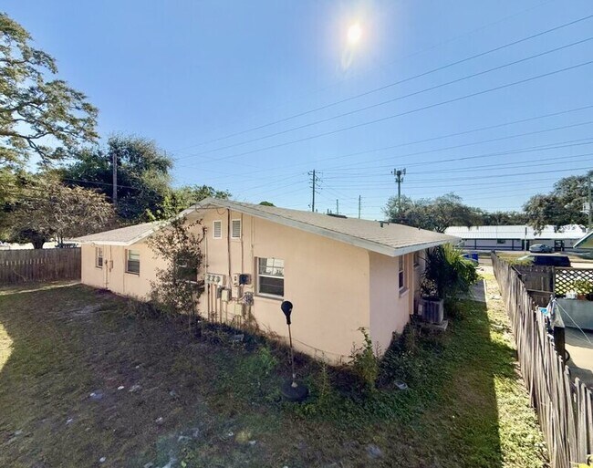 Building Photo - 972 San Christopher Dr