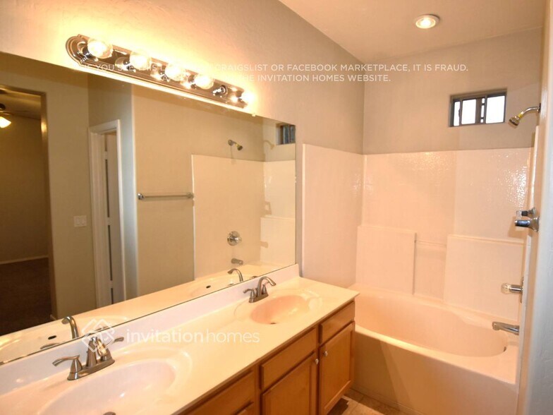 Building Photo - 125 N 22nd Pl