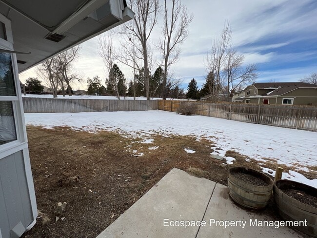 Building Photo - Four Bedroom House in the Smoky Hill neigh...