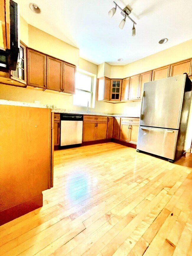 Building Photo - 3227 N Albany Ave