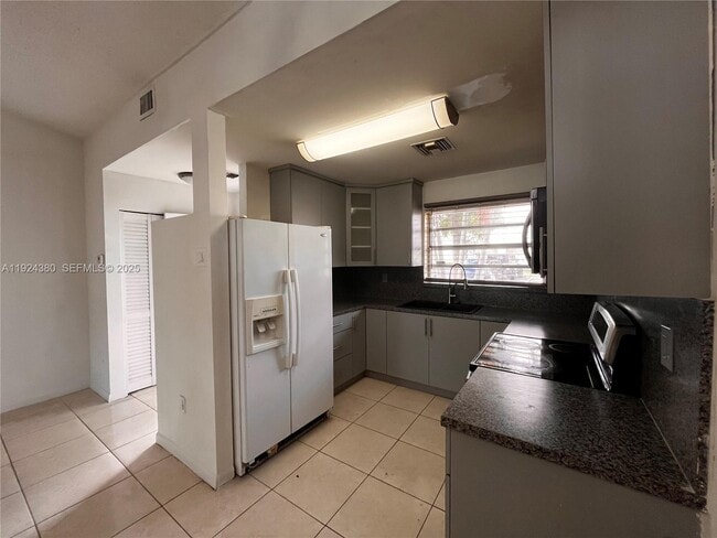 Building Photo - 819 NE 214th Ln