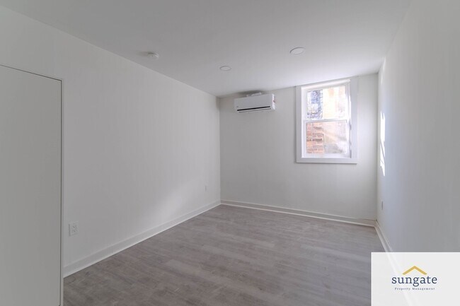 Building Photo - 208 Lloyd St