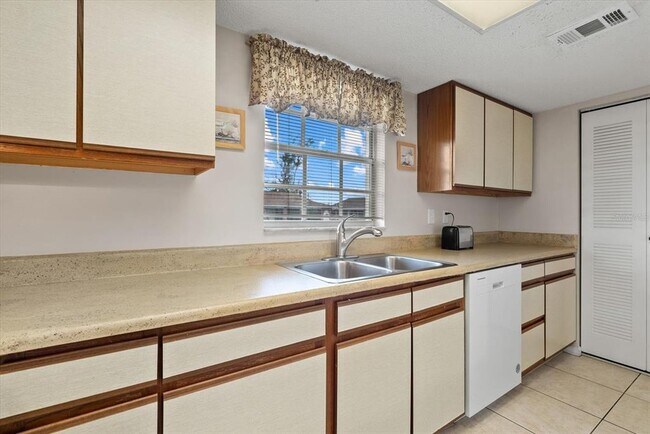 Building Photo - 1531 Placida Rd