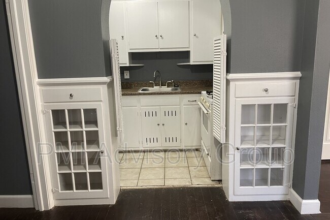 Building Photo - 3220 SW Huntoon St