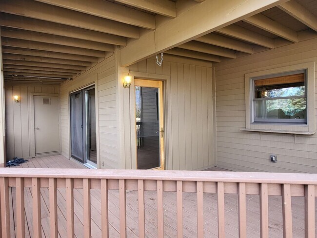 Building Photo - 2 Bedroom 2 Bathroom