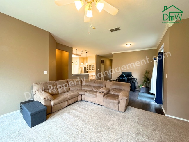 Building Photo - Inviting 3BR/2BA Home with Spacious Backyard for Lease in Fort Worth