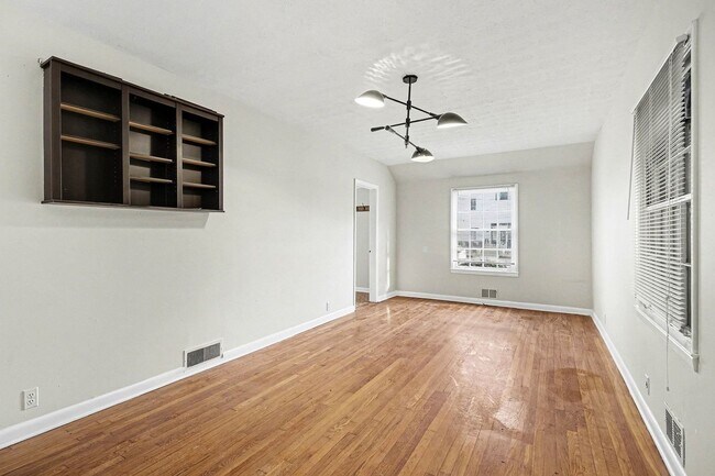 Building Photo - Great Emory Area Rental