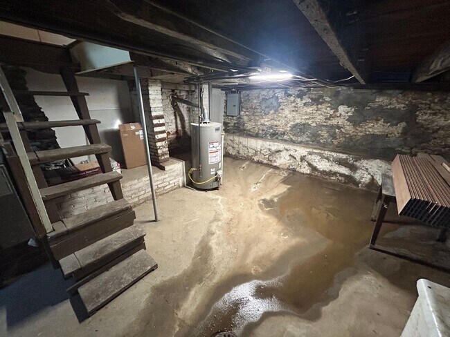 Building Photo - WestonWay633-635