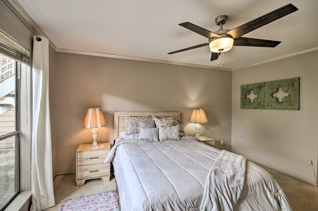 Master Bedroom - 8020 Braesmain Dr