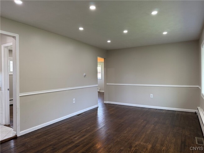 Building Photo - 126 Belleview Dr
