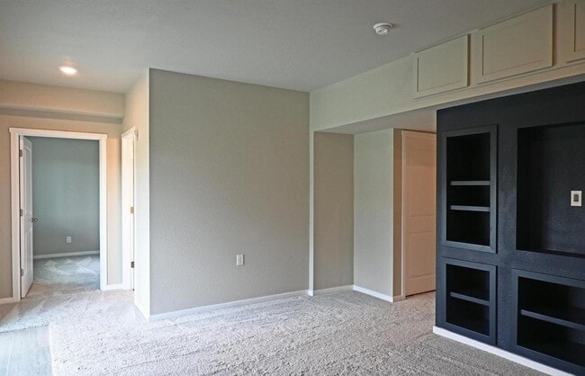 Building Photo - Spacious Elegance Meets Modern Comfort In ...