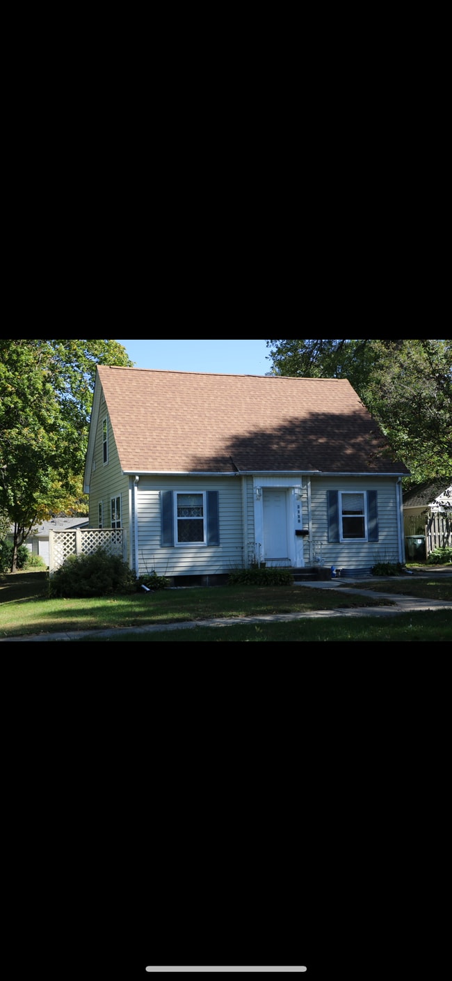 Building Photo - 2110 Tremont St