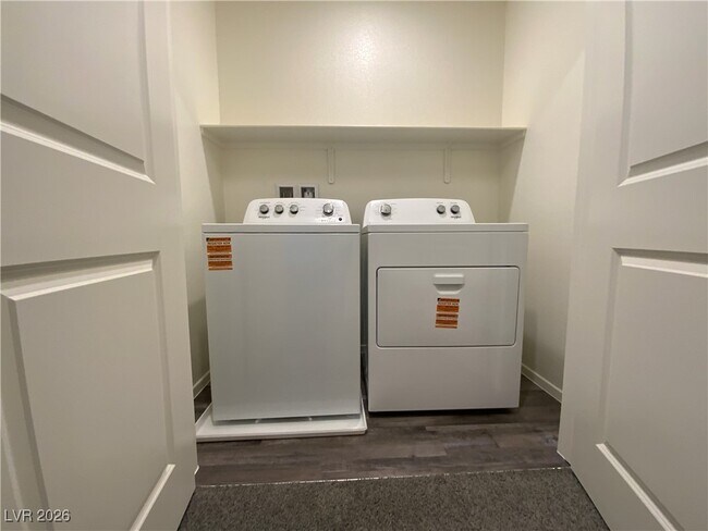 Building Photo - 4989 Fern Mesa Ave