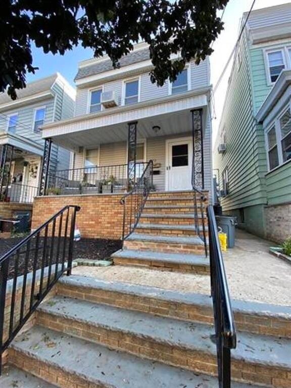 Building Photo - 72 W 13th St