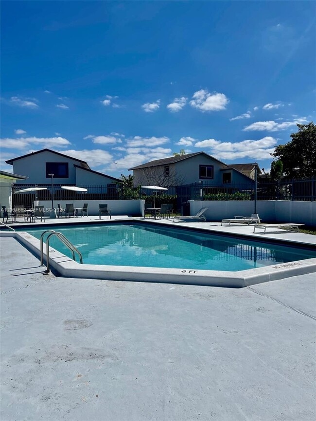 Building Photo - 922 NW 106th Ave Cir