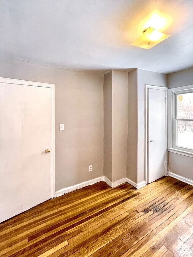Building Photo - Charming 3-Bedroom Home in a Desirable Det...
