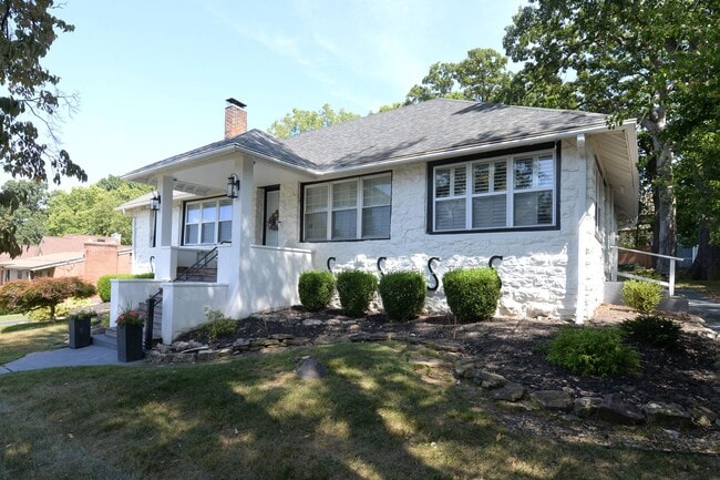 Building Photo - 354 Frieda Ave
