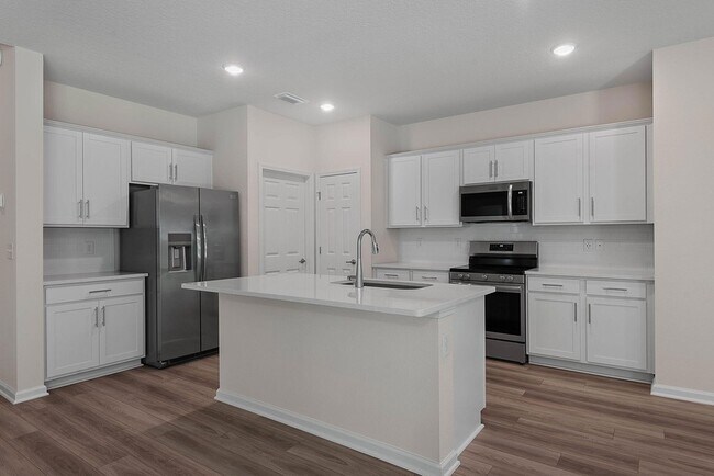 Building Photo - 46 Poplar Dr